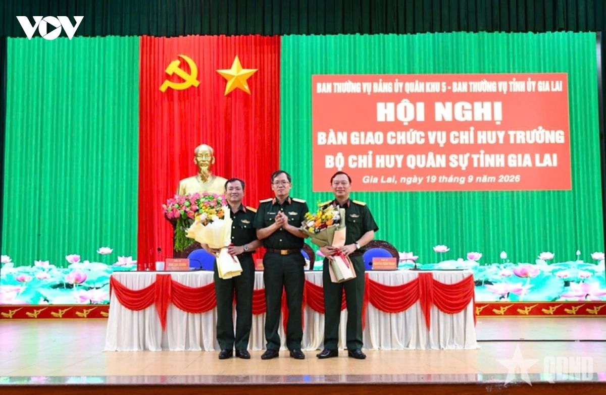 Dai ta tran the phan giu chuc chi huy truong bo chi huy quan su tinh gia lai hinh anh 1