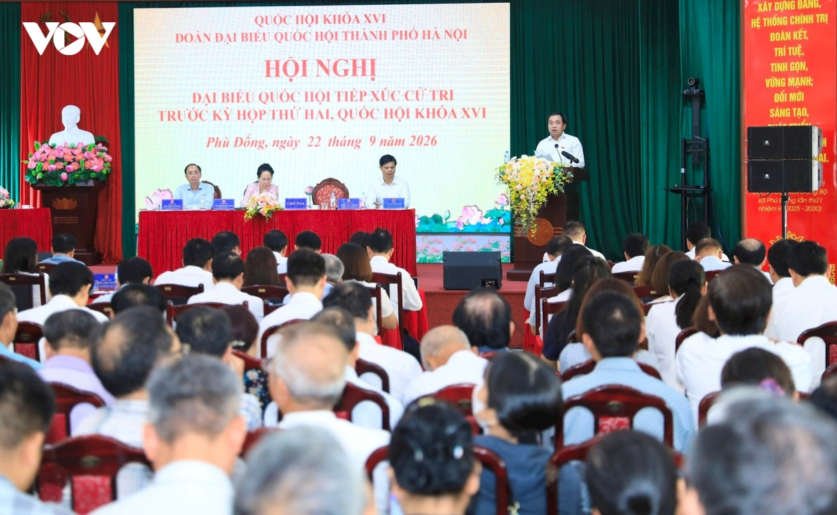 bi thu thanh uy ha noi tiep xuc cu tri truoc ky hop thu 2 quoc hoi khoa xvi hinh anh 2