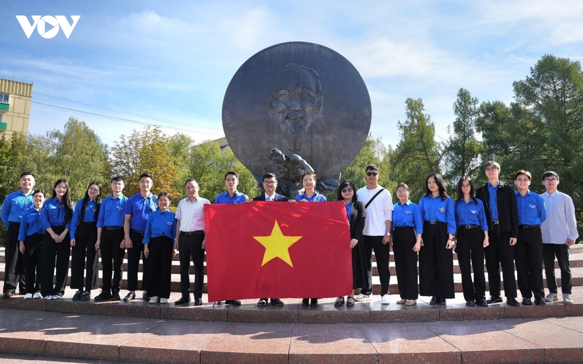 nghi quyet 23 gin giu ban sac, phat huy nguon luc the he tre nguoi viet o nga hinh anh 2