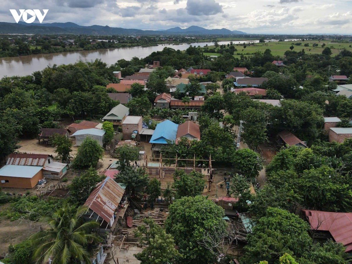 bo doi gia lai giup nguoi dan vung thien tai ia tul roi nha ve lang moi hinh anh 1