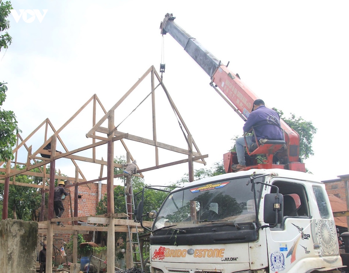 bo doi gia lai giup nguoi dan vung thien tai ia tul roi nha ve lang moi hinh anh 6