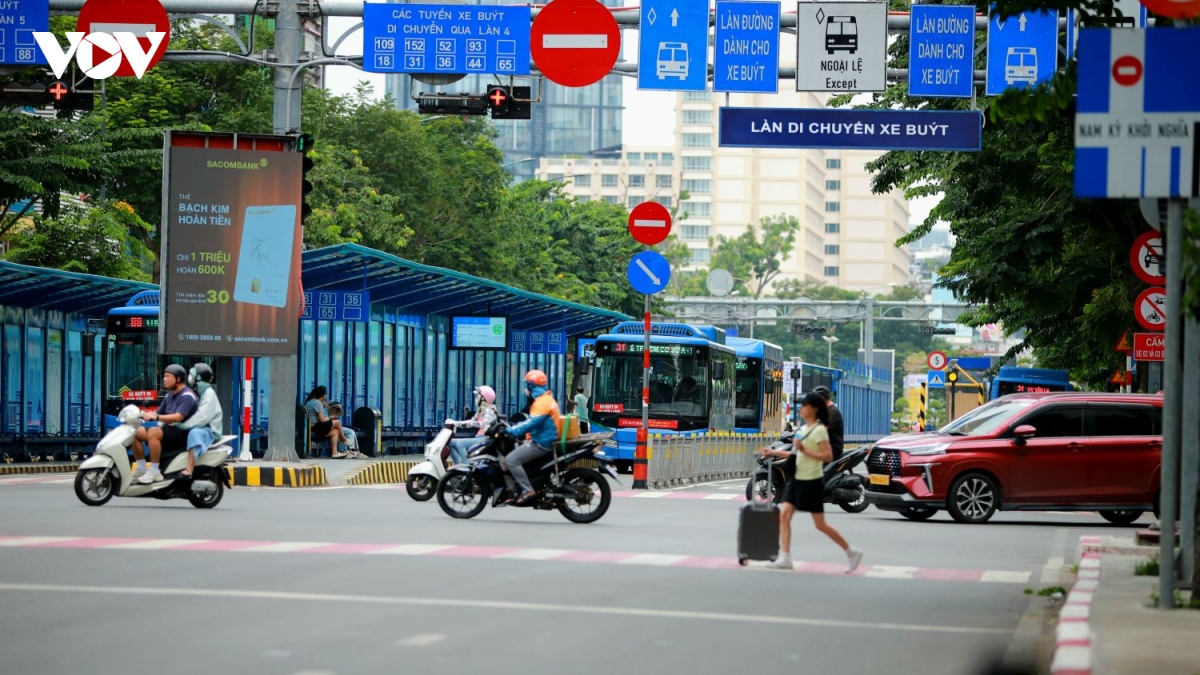 tp.hcm mo 2 tuyen xe buyt dien moi, mien ve den het nam 2026 hinh anh 2
