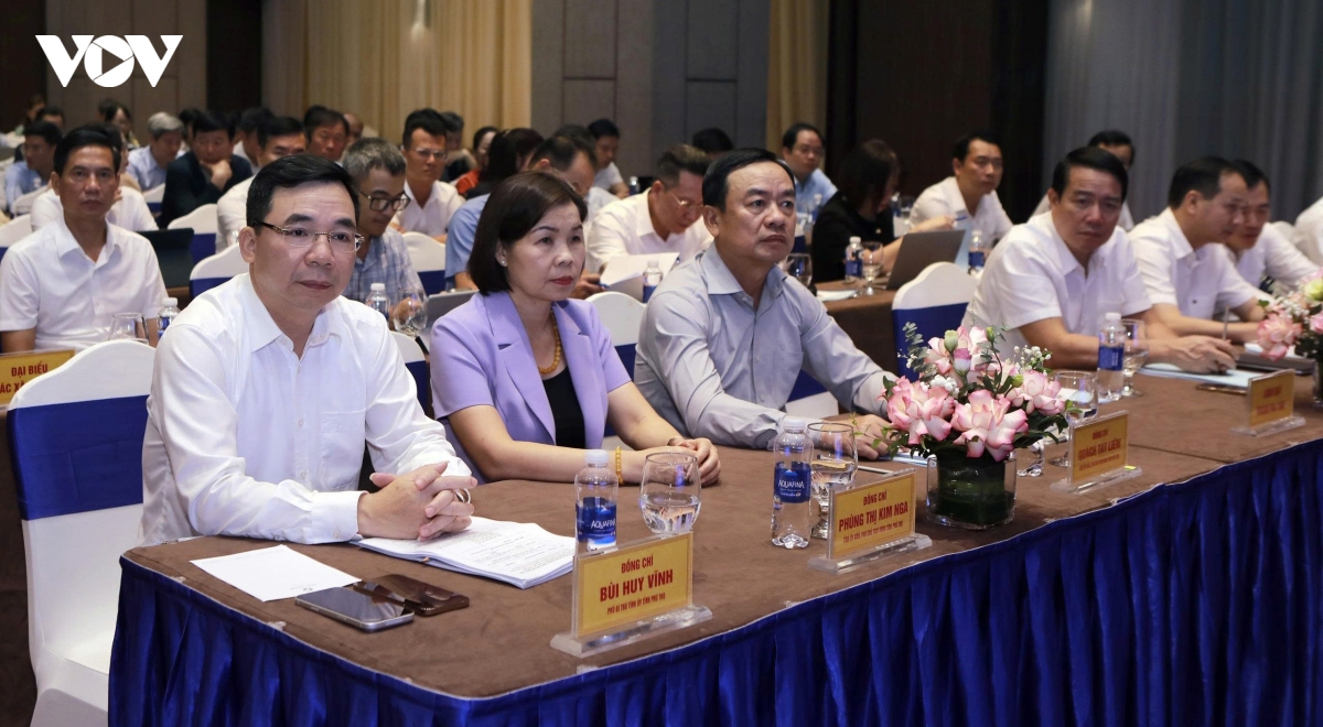 cac-dai-bieu-du-hoi-nghi-2.jpg