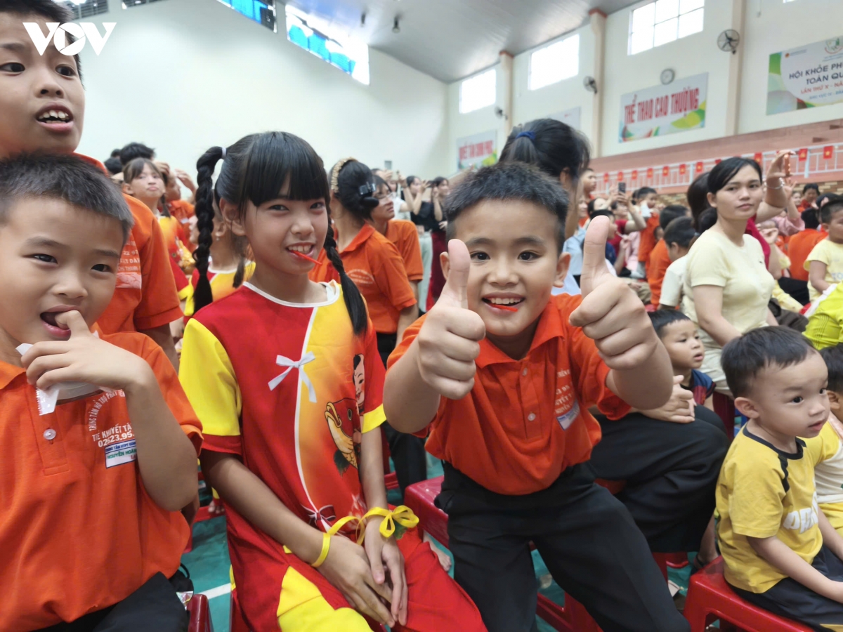 chap canh niem vui trung thu cho tre khuyet tat tai Dak lak hinh anh 3