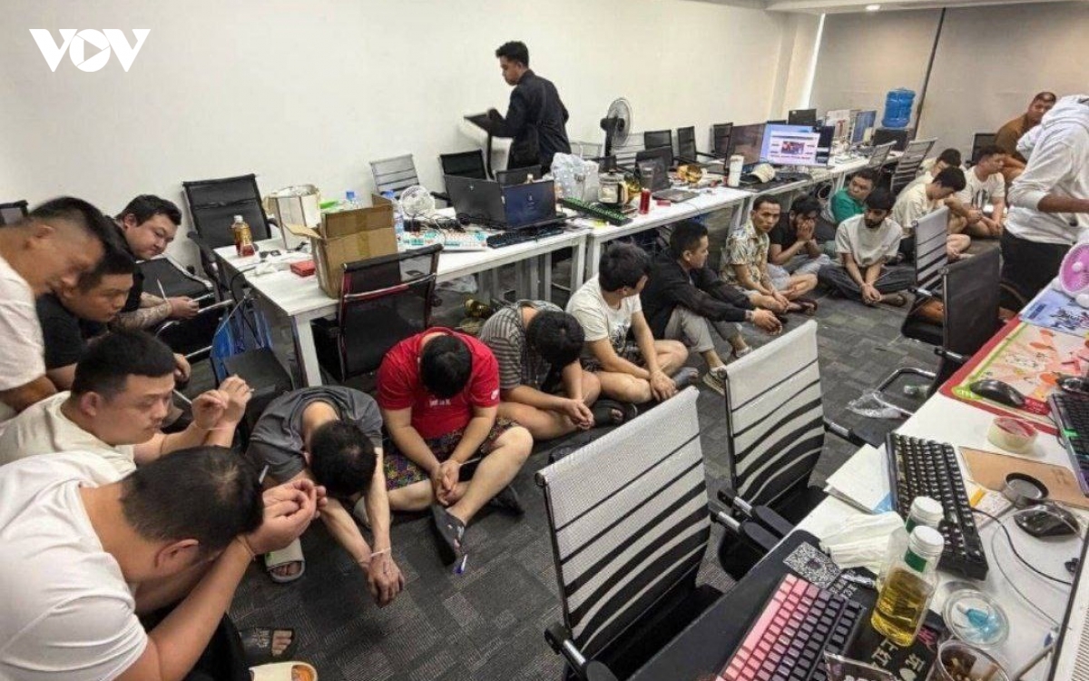 campuchia phong toa hon 300 trieu usd, xu ly can bo dinh lua dao truc tuyen hinh anh 1
