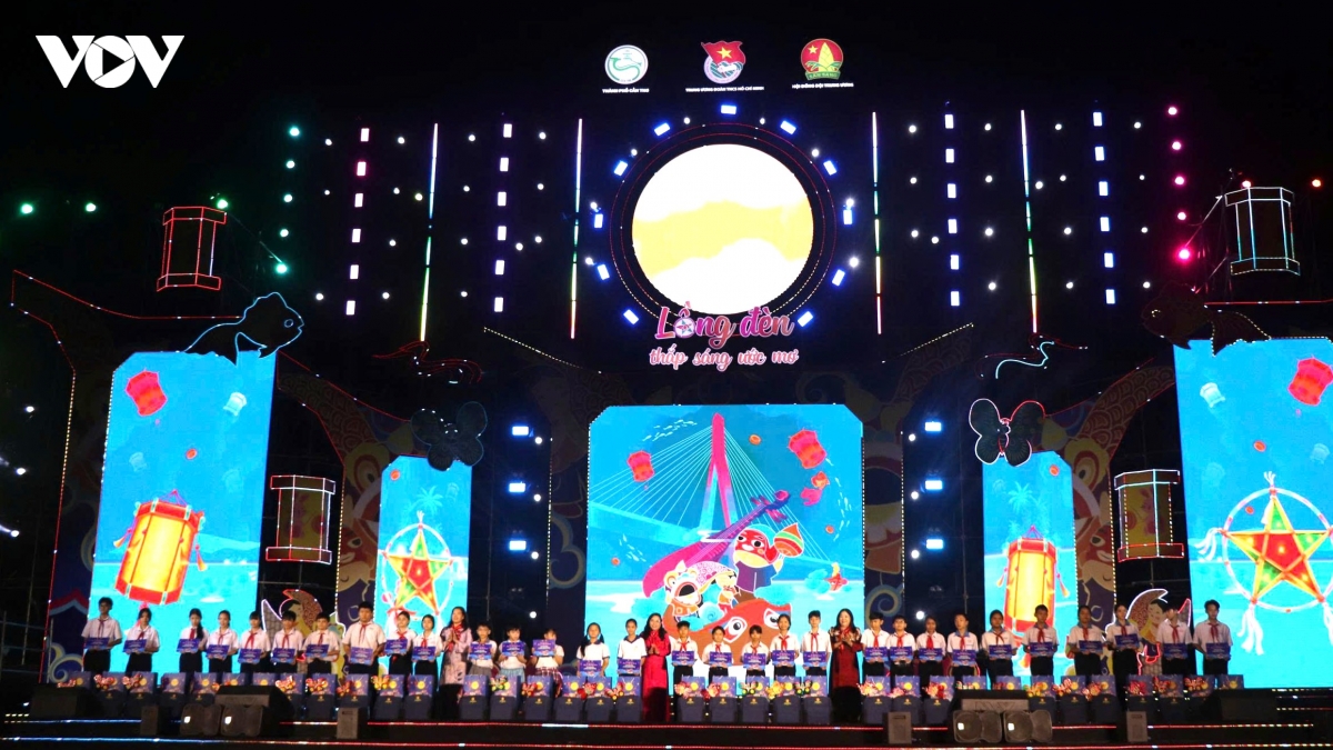 cac em nho ron rang xuong pho ruoc den dem trung thu hinh anh 8