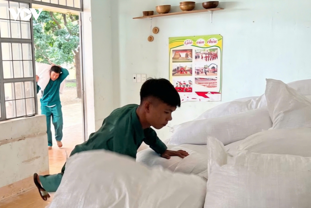 gia lai cap hon 1.700 tan gao ho tro hoc sinh, hoc vien hoc ky i hinh anh 1