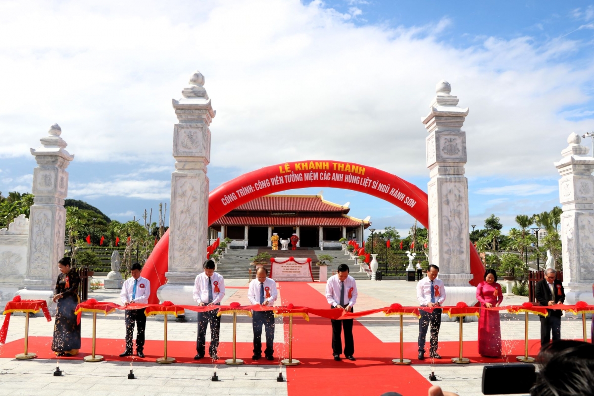 Da nang khanh thanh cong vien tuong niem cac anh hung liet si ngu hanh son hinh anh 1