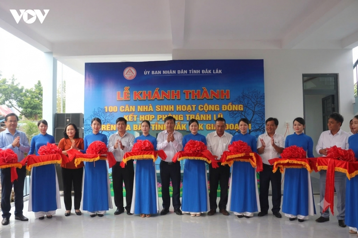 Dak lak khanh thanh 100 nha sinh hoat cong dong ket hop phong tranh lu hinh anh 4