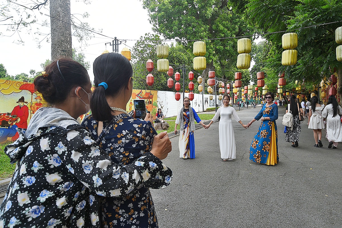 du khach, nguoi dan no nuc check-in, tham quan di tich tai ha noi dip nghi le 2 9 hinh anh 8
