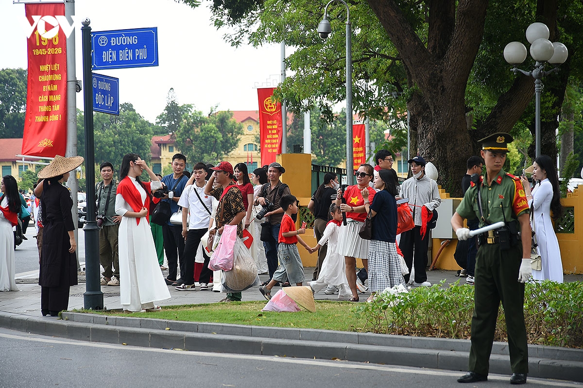 du khach, nguoi dan no nuc check-in, tham quan di tich tai ha noi dip nghi le 2 9 hinh anh 15