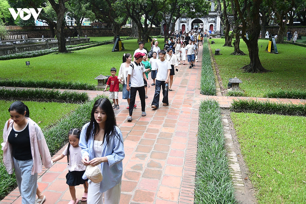 du khach, nguoi dan no nuc check-in, tham quan di tich tai ha noi dip nghi le 2 9 hinh anh 17