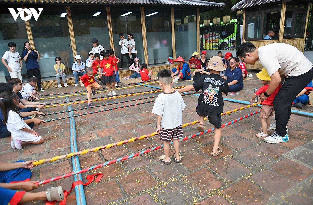 du khach, nguoi dan no nuc check-in, tham quan di tich tai ha noi dip nghi le 2 9 hinh anh 18