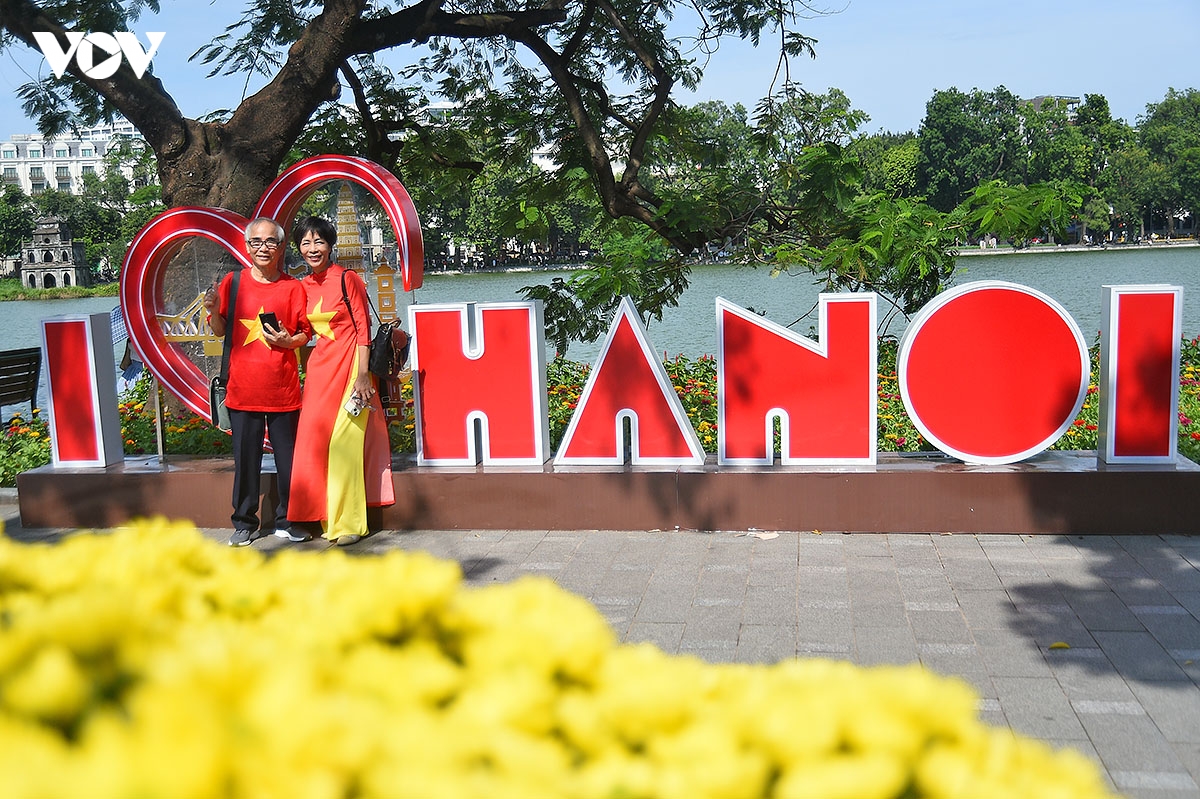 du khach, nguoi dan no nuc check-in, tham quan di tich tai ha noi dip nghi le 2 9 hinh anh 3