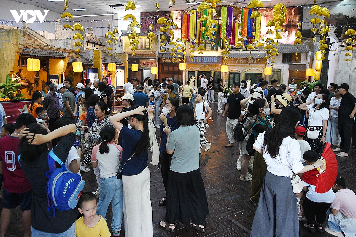 du khach, nguoi dan no nuc check-in, tham quan di tich tai ha noi dip nghi le 2 9 hinh anh 4