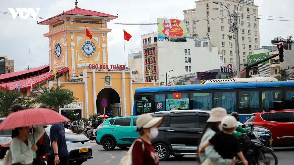 tp.hcm ruc ro co hoa chao mung quoc khanh 2 9 hinh anh 2