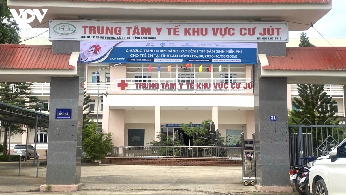cho dai tan cong 2 tre em o lam Dong hinh anh 1