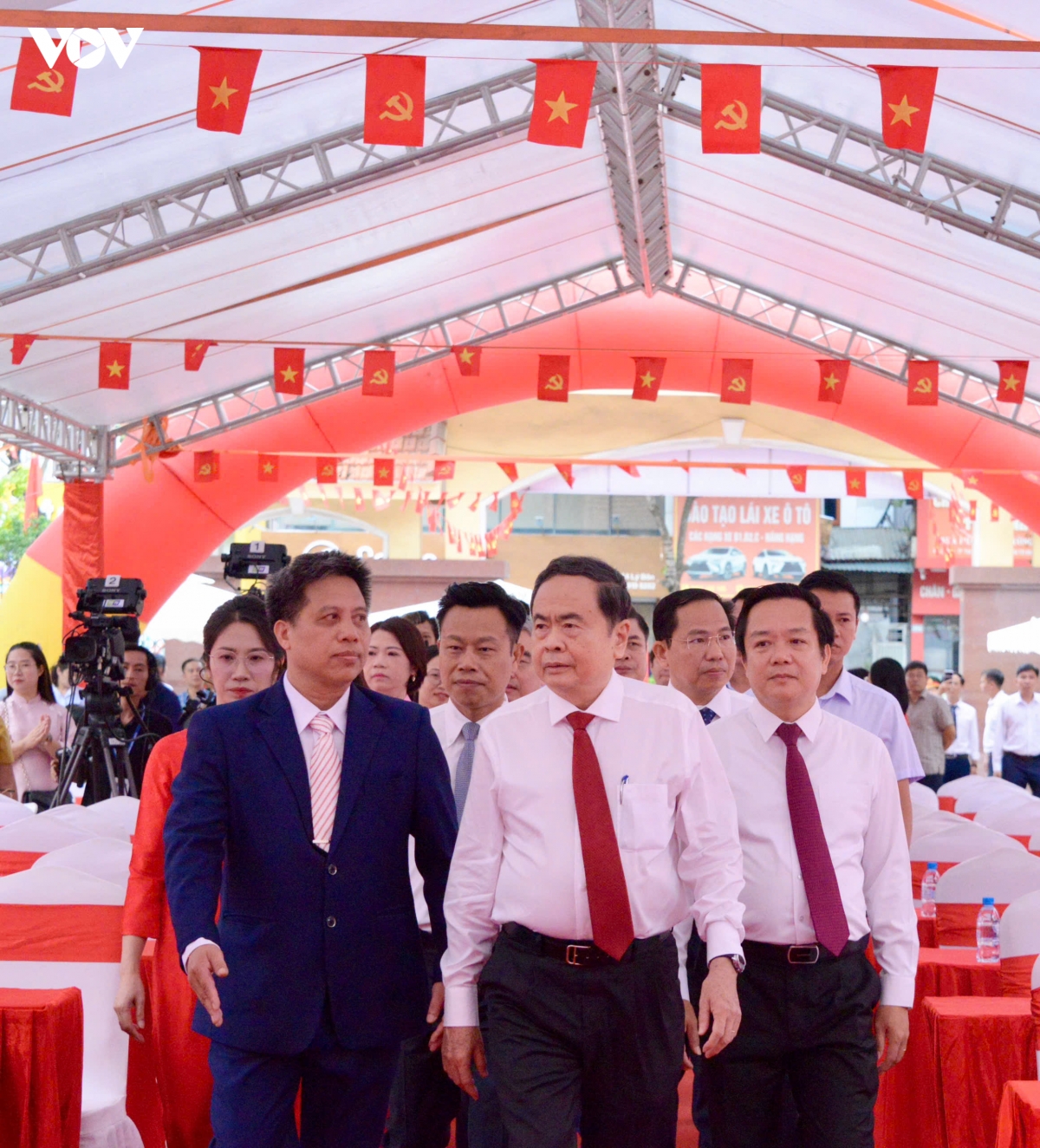 chu tich quoc hoi du le khai giang nam hoc moi tai hung yen hinh anh 1