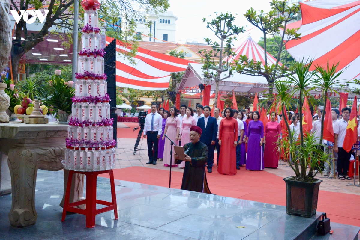 chu tich quoc hoi du le khai giang nam hoc moi tai hung yen hinh anh 6