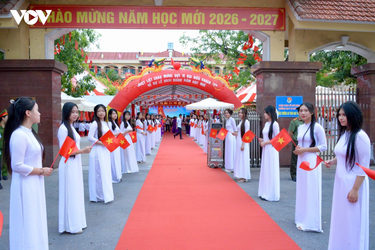 chu tich quoc hoi du le khai giang nam hoc moi tai hung yen hinh anh 3