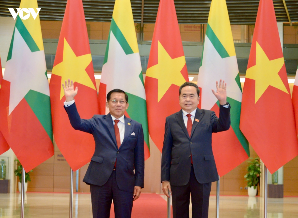chu tich quoc hoi tran thanh man hoi kien tong thong myanmar min aung hlaing hinh anh 2