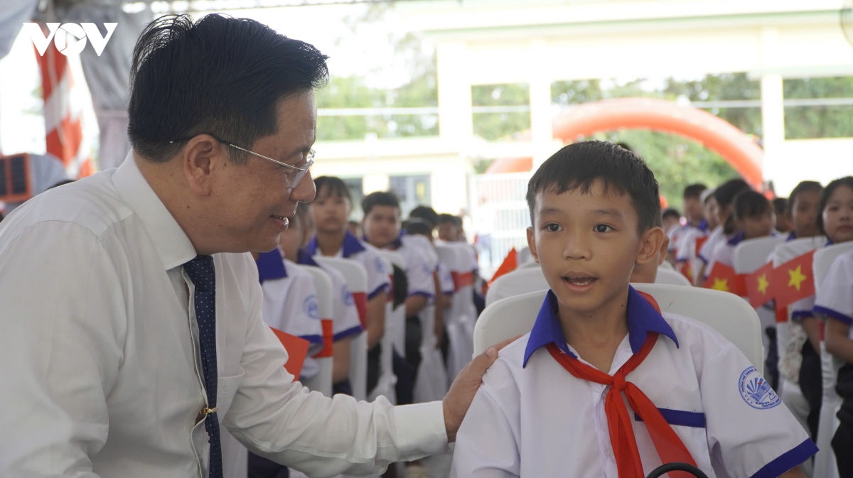 hoc sinh ca nuoc han hoan trong le khai giang nam hoc moi 2026-2027 hinh anh 240