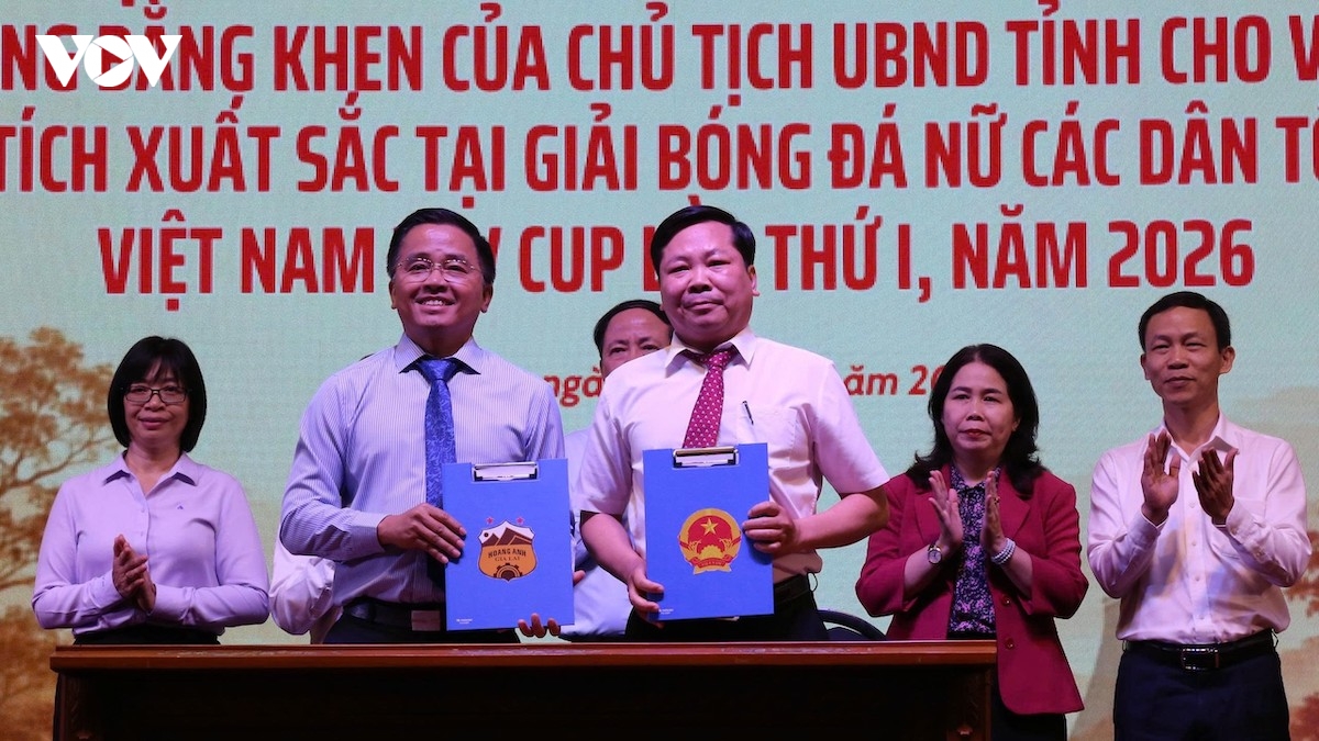 tu nuong ray toi san bong da cua doi nu Dak Doa - gia lai hinh anh 5