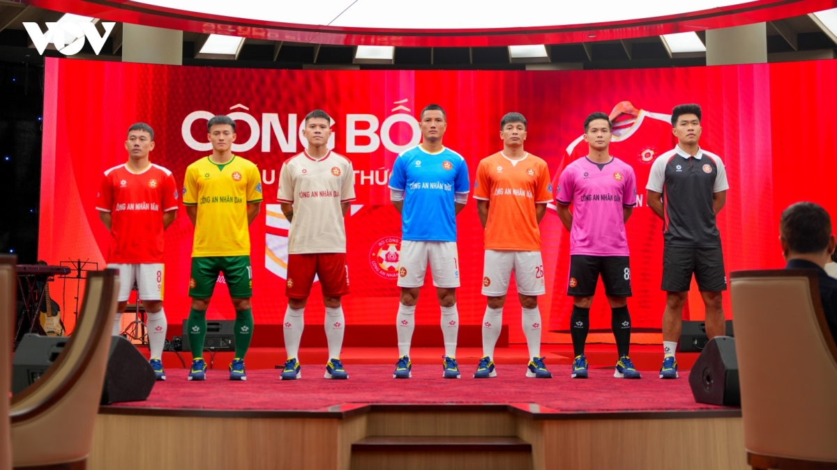 bo truong luong tam quang xay dung clb cong an nhan dan vuon tam chau luc hinh anh 2