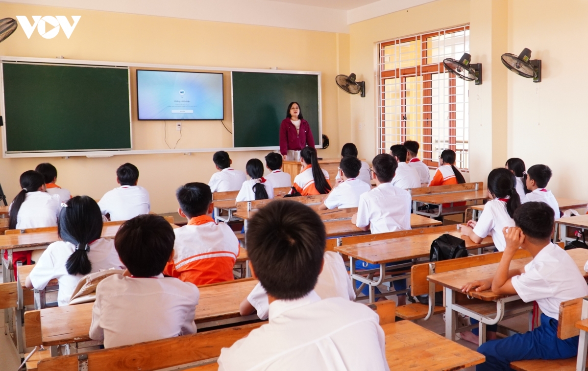than toc cai tao tru so doi du thanh diem truong, kip khai giang nam hoc moi hinh anh 2