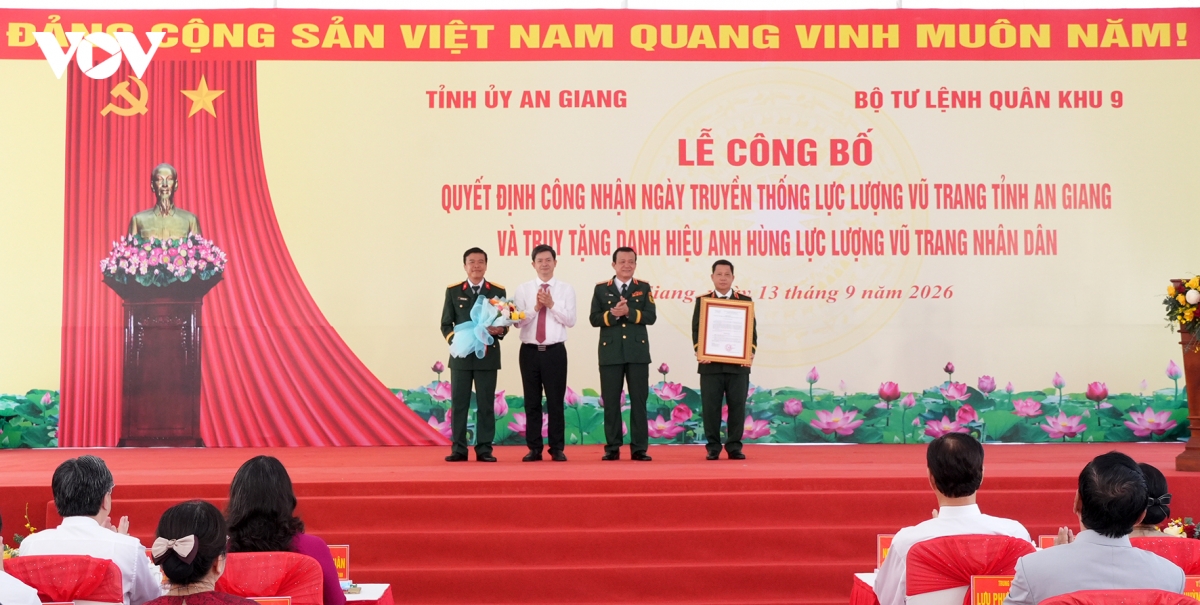 cong bo quyet dinh cong nhan ngay truyen thong luc luong vu trang tinh an giang hinh anh 1