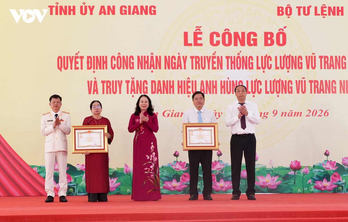 cong bo quyet dinh cong nhan ngay truyen thong luc luong vu trang tinh an giang hinh anh 3
