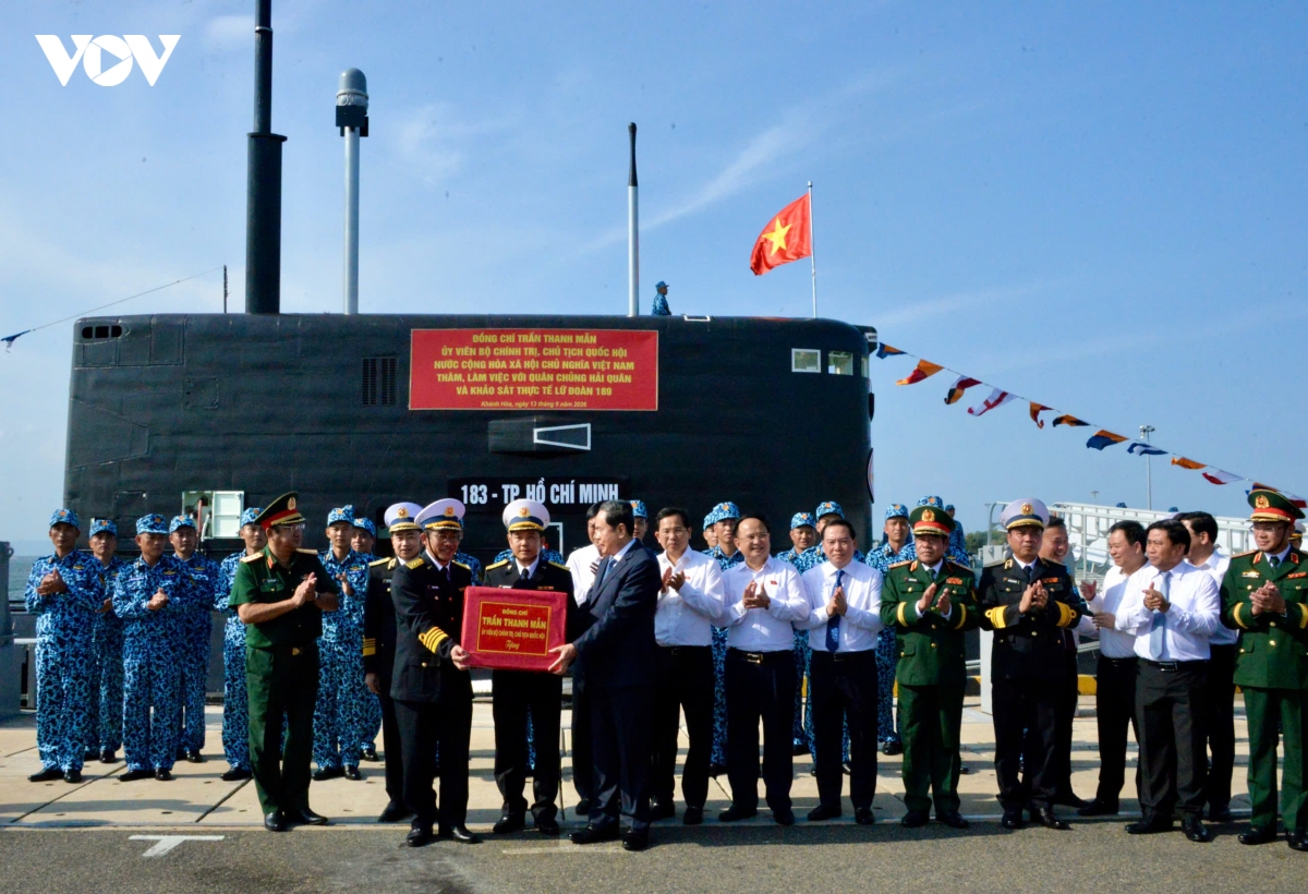 chu tich quoc hoi lam viec voi quan chung hai quan va khao sat lu doan tau ngam 18 hinh anh 3