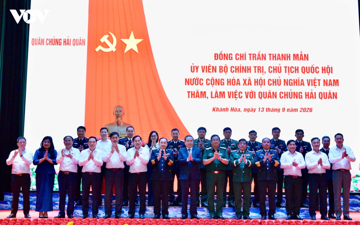 chu tich quoc hoi lam viec voi quan chung hai quan va khao sat lu doan tau ngam 18 hinh anh 6