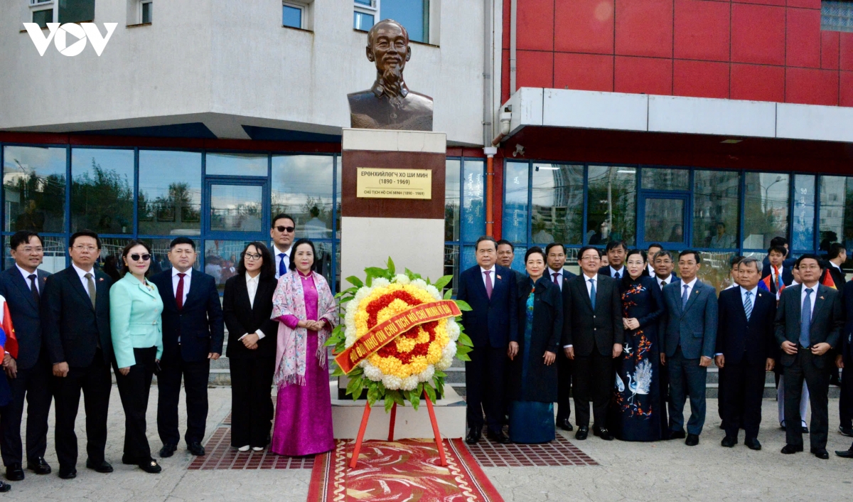 chu tich quoc hoi va phu nhan tham truong mang ten chu tich ho chi minh o mong co hinh anh 4
