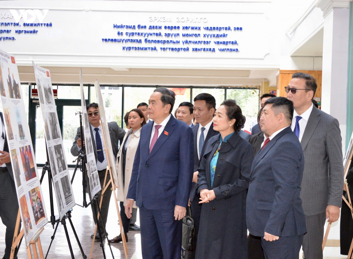 chu tich quoc hoi va phu nhan tham truong mang ten chu tich ho chi minh o mong co hinh anh 7