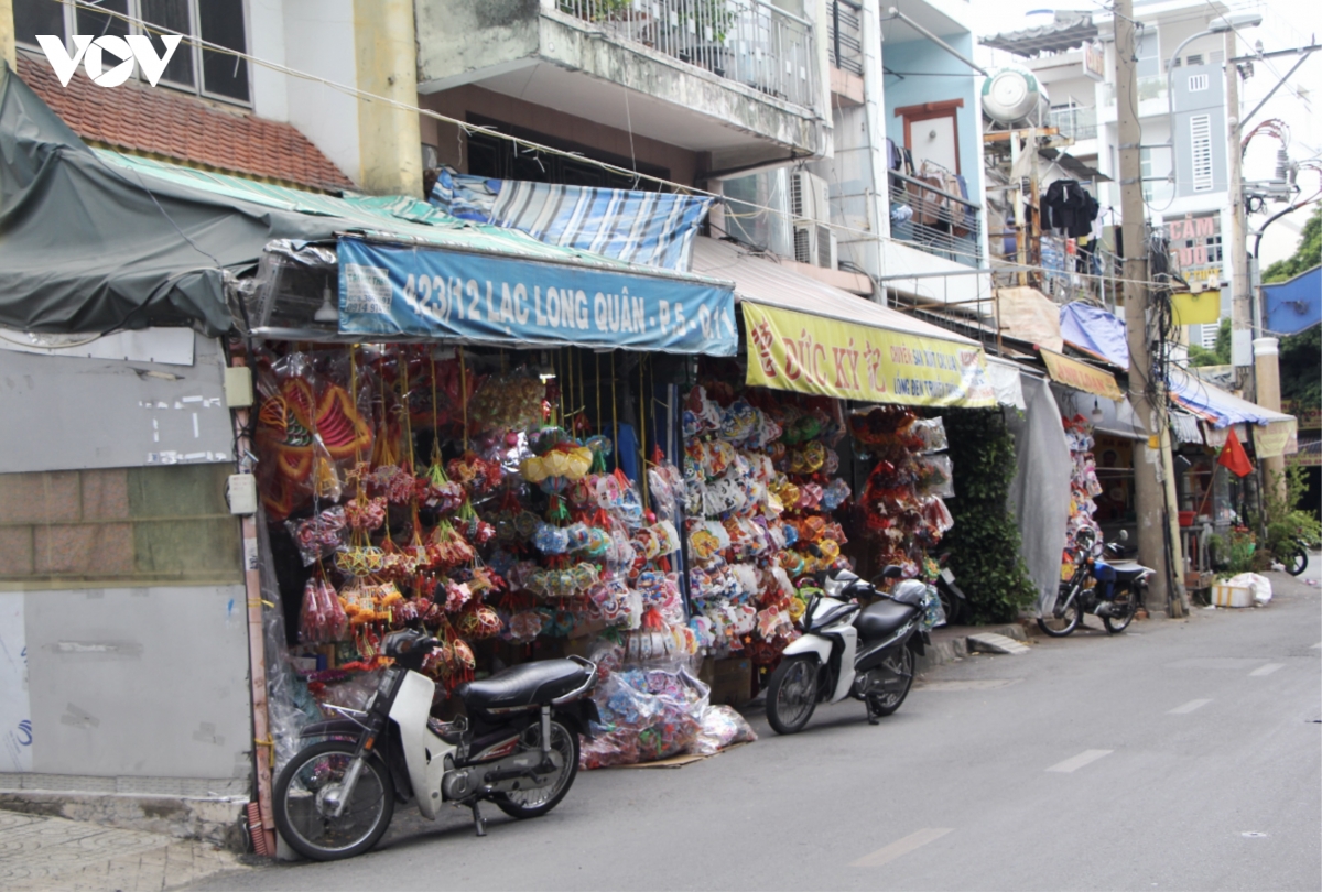 Làng lồng đèn Phú Bình, TP.HCM đìu hiu cận Trung thu, sức mua giảm