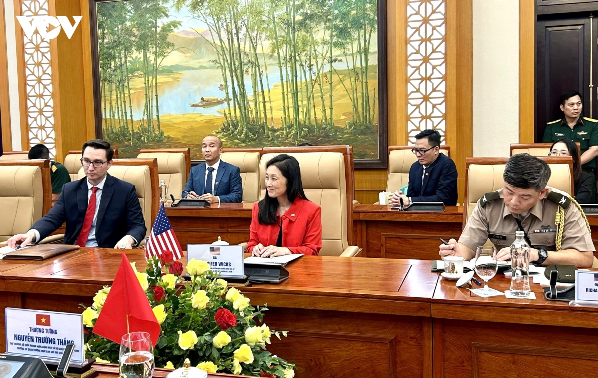 dai-su-hoa-ky-tai-viet-nam-jennifer-wicks.jpg