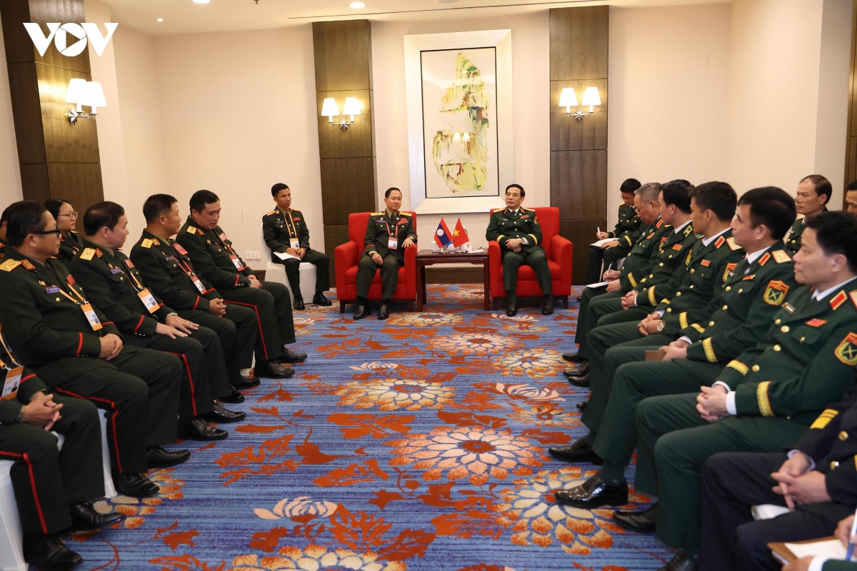 Dai tuong phan van giang gap song phuong lanh dao quan doi cac nuoc hinh anh 1