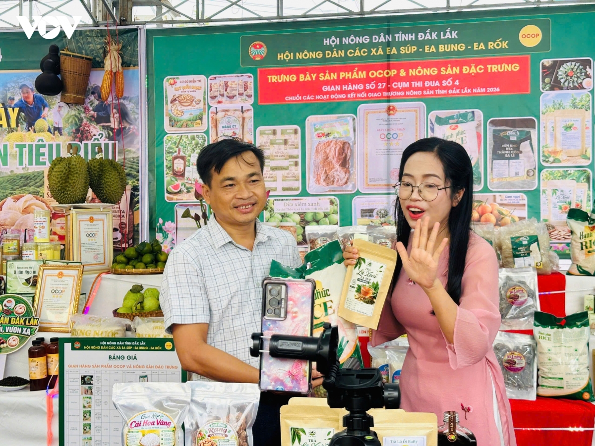 Dua nong san Dak lak tu dong ruong len thi truong so hinh anh 1