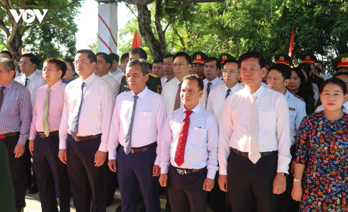 Lễ dâng hoa, dâng hương kỷ niệm 150 năm Ngày sinh cụ Huỳnh Thúc Kháng