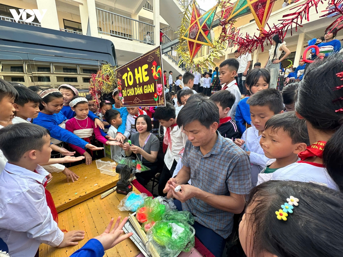 hon 1.000 em nho vung bien yen khuong don trung thu dac biet hinh anh 2