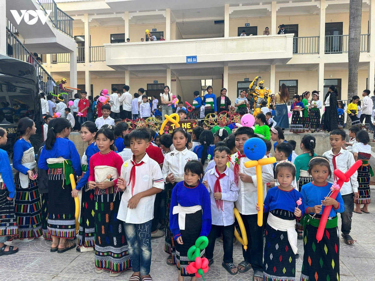 hon 1.000 em nho vung bien yen khuong don trung thu dac biet hinh anh 1