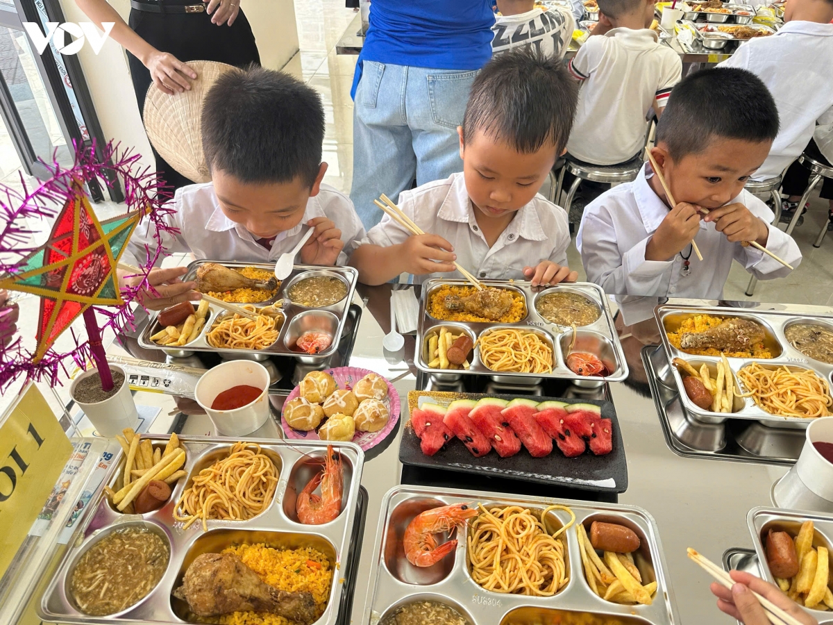 hon 1.000 em nho vung bien yen khuong don trung thu dac biet hinh anh 10
