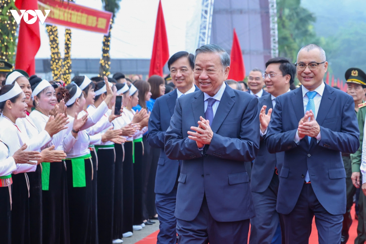 tong bi thu, chu tich nuoc to lam du le ky niem 72 nam ngay bac ho ve tham Den hung hinh anh 1