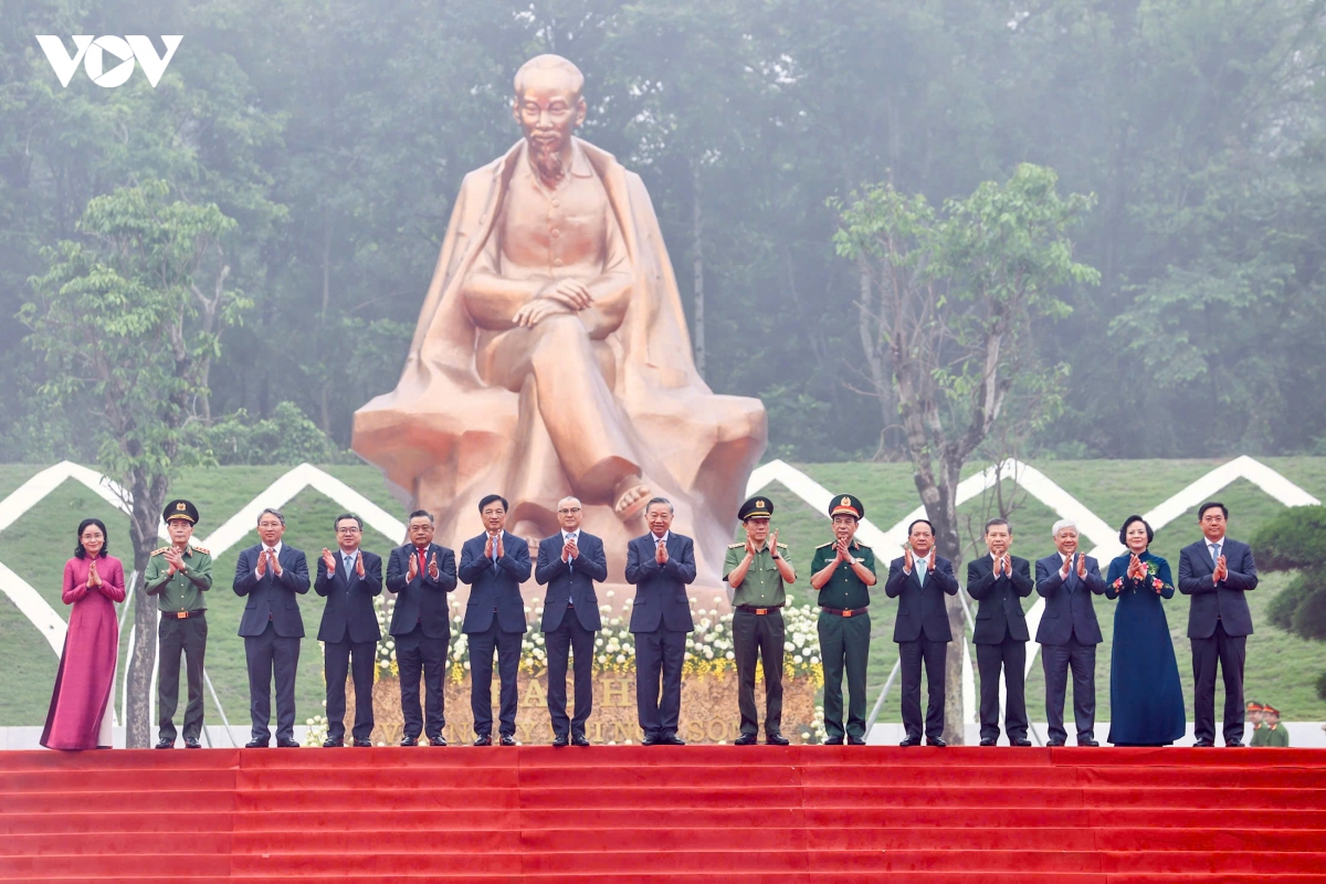 tong bi thu, chu tich nuoc to lam du le ky niem 72 nam ngay bac ho ve tham Den hung hinh anh 6