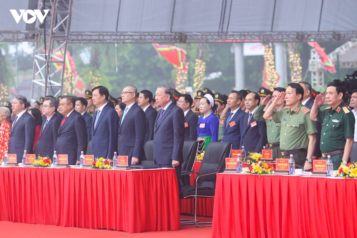 tong bi thu, chu tich nuoc to lam du le ky niem 72 nam ngay bac ho ve tham Den hung hinh anh 3