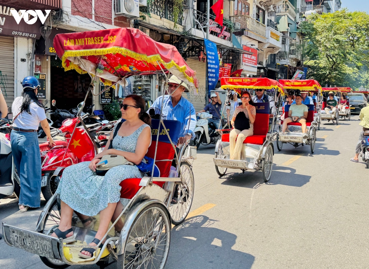 ha noi tap nap du khach tai cac di tich, diem tham quan trong ngay quoc khanh hinh anh 11