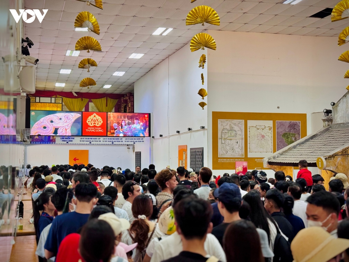 ha noi tap nap du khach tai cac di tich, diem tham quan trong ngay quoc khanh hinh anh 3