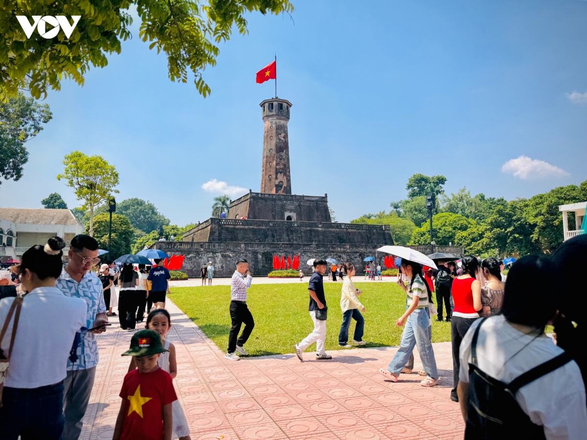 ha noi tap nap du khach tai cac di tich, diem tham quan trong ngay quoc khanh hinh anh 2