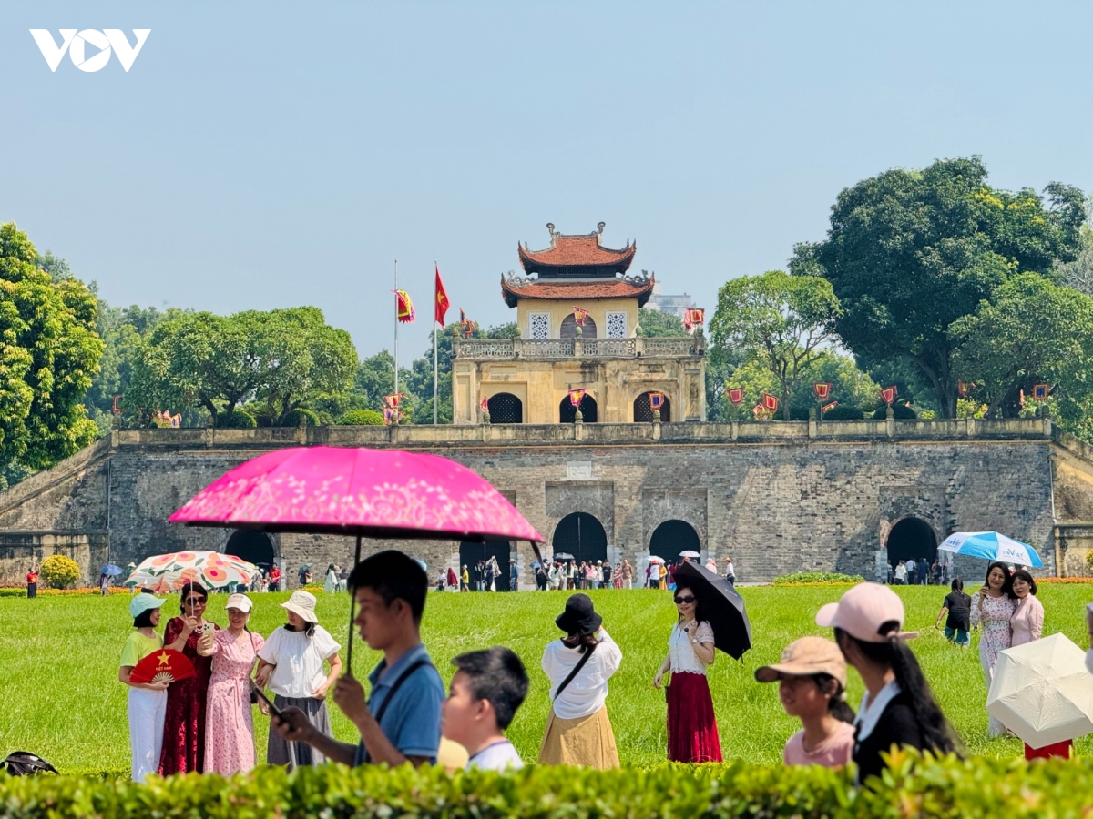 ha noi tap nap du khach tai cac di tich, diem tham quan trong ngay quoc khanh hinh anh 4